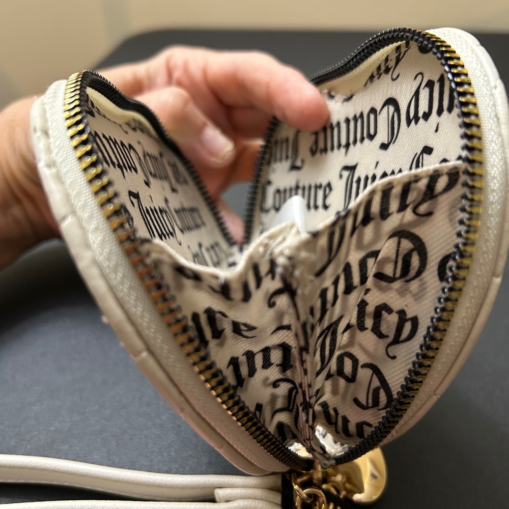 GIFTED Juicy Couture Quilted Heart Wristlet - Picture 7 of 7